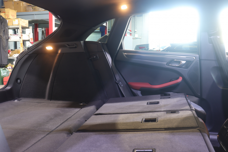 ポルシェ マカン 1ｵｰﾅｰ 後期ﾓﾃﾞﾙ ﾂｰﾄﾝﾚｻﾞｰ(赤/黒) ﾊﾟﾉﾗﾏｻﾝﾙｰﾌ PCMﾅﾋﾞ BOSEｻｳﾝﾄﾞ CarPlay ﾌﾙｾｸﾞTV ｱｸﾃｨﾌﾞｸﾙｺﾝ ﾚｰﾝﾁｪﾝｼﾞｱｼｽﾄ PDLS付きLEDﾍｯﾄﾞﾗｲﾄ ｽﾎﾟｰﾂﾃｰﾙﾊﾟｲﾌﾟ ﾌﾞﾗｯｸﾃｨﾝﾃｯﾄﾞﾃｰﾙﾗｲﾄ　2年保証