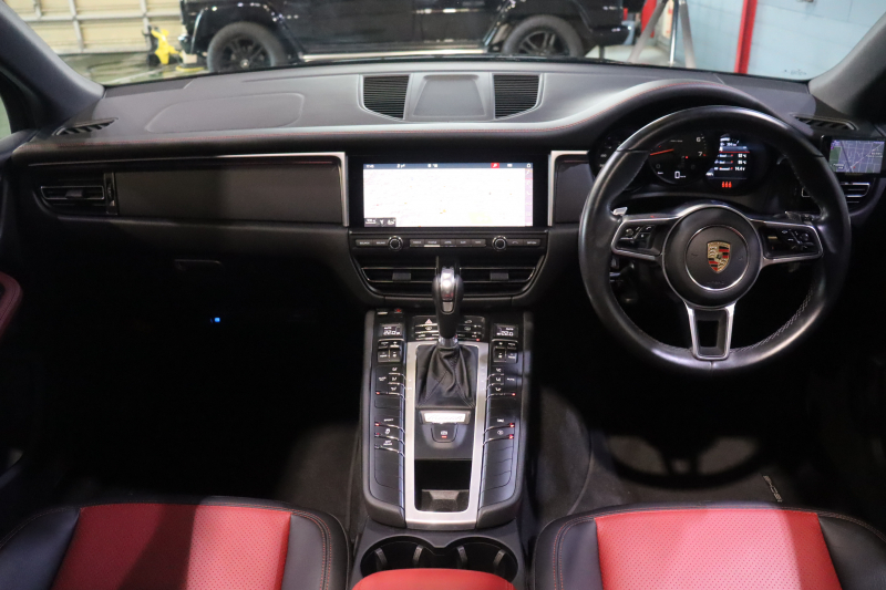 ポルシェ マカン 1ｵｰﾅｰ 後期ﾓﾃﾞﾙ ﾂｰﾄﾝﾚｻﾞｰ(赤/黒) ﾊﾟﾉﾗﾏｻﾝﾙｰﾌ PCMﾅﾋﾞ BOSEｻｳﾝﾄﾞ CarPlay ﾌﾙｾｸﾞTV ｱｸﾃｨﾌﾞｸﾙｺﾝ ﾚｰﾝﾁｪﾝｼﾞｱｼｽﾄ PDLS付きLEDﾍｯﾄﾞﾗｲﾄ ｽﾎﾟｰﾂﾃｰﾙﾊﾟｲﾌﾟ ﾌﾞﾗｯｸﾃｨﾝﾃｯﾄﾞﾃｰﾙﾗｲﾄ　2年保証