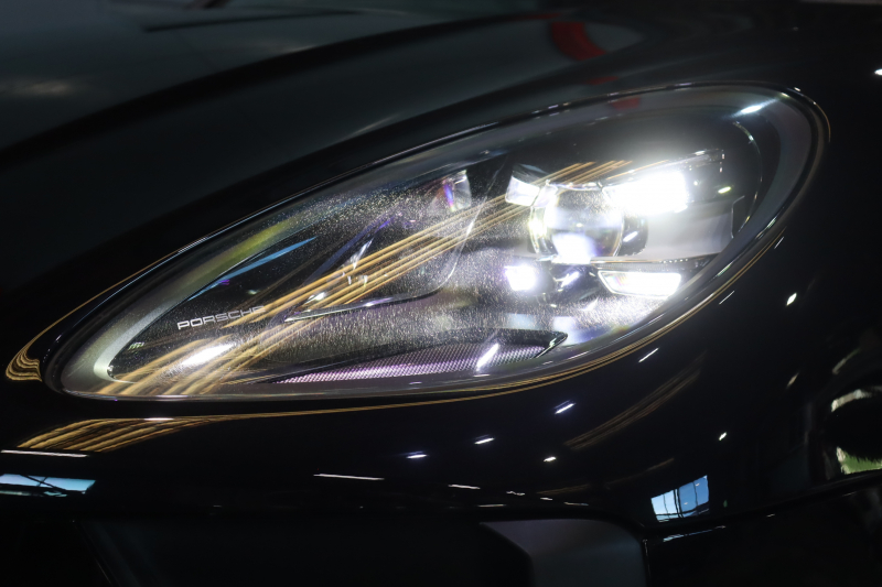 ポルシェ マカン 1ｵｰﾅｰ 後期ﾓﾃﾞﾙ ﾂｰﾄﾝﾚｻﾞｰ(赤/黒) ﾊﾟﾉﾗﾏｻﾝﾙｰﾌ PCMﾅﾋﾞ BOSEｻｳﾝﾄﾞ CarPlay ﾌﾙｾｸﾞTV ｱｸﾃｨﾌﾞｸﾙｺﾝ ﾚｰﾝﾁｪﾝｼﾞｱｼｽﾄ PDLS付きLEDﾍｯﾄﾞﾗｲﾄ ｽﾎﾟｰﾂﾃｰﾙﾊﾟｲﾌﾟ ﾌﾞﾗｯｸﾃｨﾝﾃｯﾄﾞﾃｰﾙﾗｲﾄ　2年保証