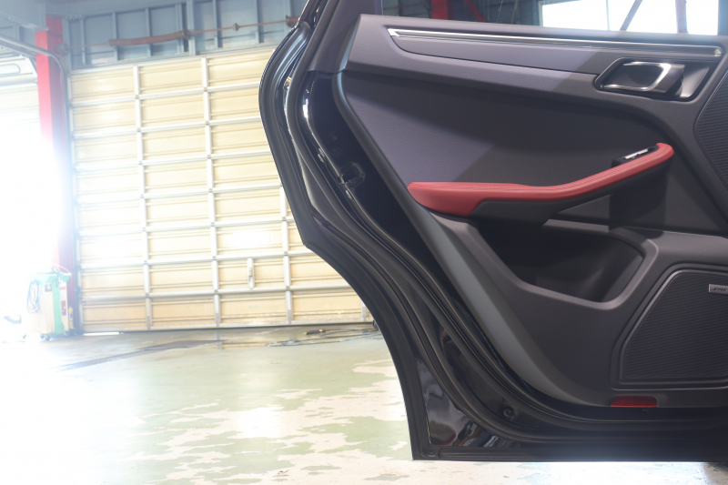ポルシェ マカン 1ｵｰﾅｰ 後期ﾓﾃﾞﾙ ﾂｰﾄﾝﾚｻﾞｰ(赤/黒) ﾊﾟﾉﾗﾏｻﾝﾙｰﾌ PCMﾅﾋﾞ BOSEｻｳﾝﾄﾞ CarPlay ﾌﾙｾｸﾞTV ｱｸﾃｨﾌﾞｸﾙｺﾝ ﾚｰﾝﾁｪﾝｼﾞｱｼｽﾄ PDLS付きLEDﾍｯﾄﾞﾗｲﾄ ｽﾎﾟｰﾂﾃｰﾙﾊﾟｲﾌﾟ ﾌﾞﾗｯｸﾃｨﾝﾃｯﾄﾞﾃｰﾙﾗｲﾄ　2年保証