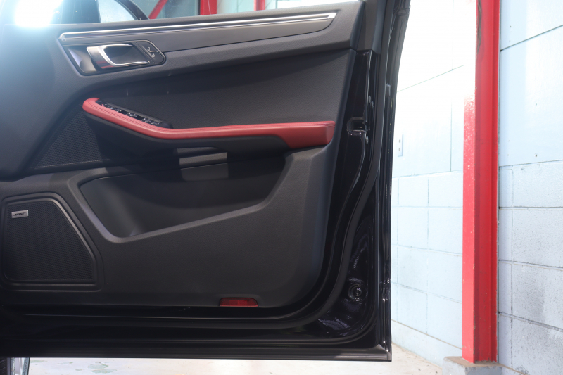 ポルシェ マカン 1ｵｰﾅｰ 後期ﾓﾃﾞﾙ ﾂｰﾄﾝﾚｻﾞｰ(赤/黒) ﾊﾟﾉﾗﾏｻﾝﾙｰﾌ PCMﾅﾋﾞ BOSEｻｳﾝﾄﾞ CarPlay ﾌﾙｾｸﾞTV ｱｸﾃｨﾌﾞｸﾙｺﾝ ﾚｰﾝﾁｪﾝｼﾞｱｼｽﾄ PDLS付きLEDﾍｯﾄﾞﾗｲﾄ ｽﾎﾟｰﾂﾃｰﾙﾊﾟｲﾌﾟ ﾌﾞﾗｯｸﾃｨﾝﾃｯﾄﾞﾃｰﾙﾗｲﾄ　2年保証