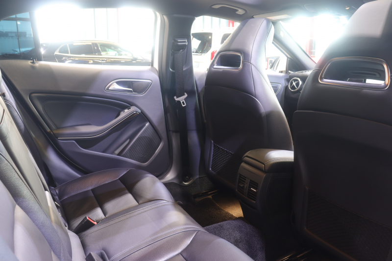 メルセデスベンツ GLA GLA220 4MATIC ﾚｻﾞｰｴｸｽｸﾙｰｼﾌﾞ&ﾌﾟﾚﾐｱﾑP ﾚｰﾀﾞｰSP　後期ﾓﾃﾞﾙ 黒本革 ﾊﾟﾉﾗﾏｻﾝﾙｰﾌ 8ｲﾝﾁﾜｲﾄﾞﾅﾋﾞ CarPlay harman/kardonｻｳﾝﾄﾞ LEDﾍｯﾄﾞﾗｲﾄ ｱｸﾃｨﾌﾞｸﾙｺﾝ 自動ﾘｱｹﾞｰﾄ 18ｲﾝﾁｱﾙﾐ　2年保証