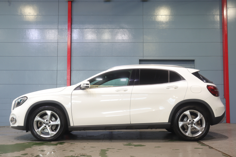 メルセデスベンツ GLA GLA220 4MATIC ﾚｻﾞｰｴｸｽｸﾙｰｼﾌﾞ&ﾌﾟﾚﾐｱﾑP ﾚｰﾀﾞｰSP　後期ﾓﾃﾞﾙ 黒本革 ﾊﾟﾉﾗﾏｻﾝﾙｰﾌ 8ｲﾝﾁﾜｲﾄﾞﾅﾋﾞ CarPlay harman/kardonｻｳﾝﾄﾞ LEDﾍｯﾄﾞﾗｲﾄ ｱｸﾃｨﾌﾞｸﾙｺﾝ 自動ﾘｱｹﾞｰﾄ 18ｲﾝﾁｱﾙﾐ　2年保証