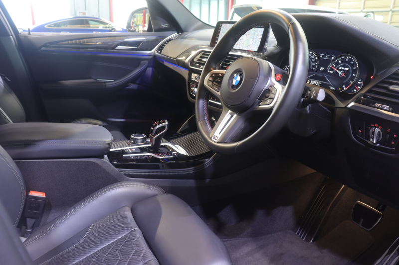 BMW Mシリーズ X3 M ｺﾝﾍﾟﾃｨｼｮﾝ　ﾄﾞﾗｲﾋﾞﾝｸﾞｱｼｽﾄﾌﾟﾗｽ ACC Mｽﾎﾟｰﾂｼｰﾄ(ｴｸｽﾃﾝﾄﾞﾚｻﾞｰﾒﾘﾉ) 第6世代iDriveﾅﾋﾞ harman/kardonｻｳﾝﾄﾞ ﾍｯﾄﾞｱｯﾌﾟﾃﾞｨｽﾌﾟﾚｲ ｱﾀﾞﾌﾟﾃｨﾌﾞLED Mｽﾎﾟｰﾂｴｷｿﾞｰｽﾄ 専用ｴｸｽﾃﾘｱ 21ｲﾝﾁｱﾙﾐ 　2年保証