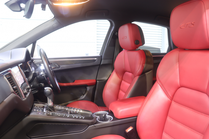 ポルシェ マカン GTS ｽﾎﾟｰﾂｸﾛﾉP　PASM ﾂｰﾄﾝﾚｻﾞｰｲﾝﾃﾘｱ(ﾌﾞﾗｯｸ/ﾚｯﾄﾞ) PCMﾅﾋﾞ CarPlay ｱｸﾃｨﾌﾞｸﾙｺﾝ ｽﾎﾟｰﾂｴｸﾞｿﾞｰｽﾄ LEDﾍｯﾄﾞﾗｲﾄ ｴﾝﾄﾘｰﾄﾞﾗｲﾌﾞ 20ｲﾝﾁRSｽﾊﾟｲﾀﾞｰAW　2年保証