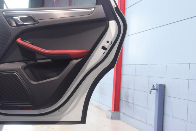 ポルシェ マカン GTS ｽﾎﾟｰﾂｸﾛﾉP　PASM ﾂｰﾄﾝﾚｻﾞｰｲﾝﾃﾘｱ(ﾌﾞﾗｯｸ/ﾚｯﾄﾞ) PCMﾅﾋﾞ CarPlay ｱｸﾃｨﾌﾞｸﾙｺﾝ ｽﾎﾟｰﾂｴｸﾞｿﾞｰｽﾄ LEDﾍｯﾄﾞﾗｲﾄ ｴﾝﾄﾘｰﾄﾞﾗｲﾌﾞ 20ｲﾝﾁRSｽﾊﾟｲﾀﾞｰAW　2年保証