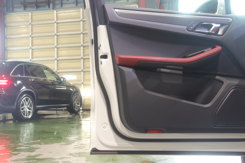 ポルシェ マカン GTS ｽﾎﾟｰﾂｸﾛﾉP　PASM ﾂｰﾄﾝﾚｻﾞｰｲﾝﾃﾘｱ(ﾌﾞﾗｯｸ/ﾚｯﾄﾞ) PCMﾅﾋﾞ CarPlay ｱｸﾃｨﾌﾞｸﾙｺﾝ ｽﾎﾟｰﾂｴｸﾞｿﾞｰｽﾄ LEDﾍｯﾄﾞﾗｲﾄ ｴﾝﾄﾘｰﾄﾞﾗｲﾌﾞ 20ｲﾝﾁRSｽﾊﾟｲﾀﾞｰAW　2年保証