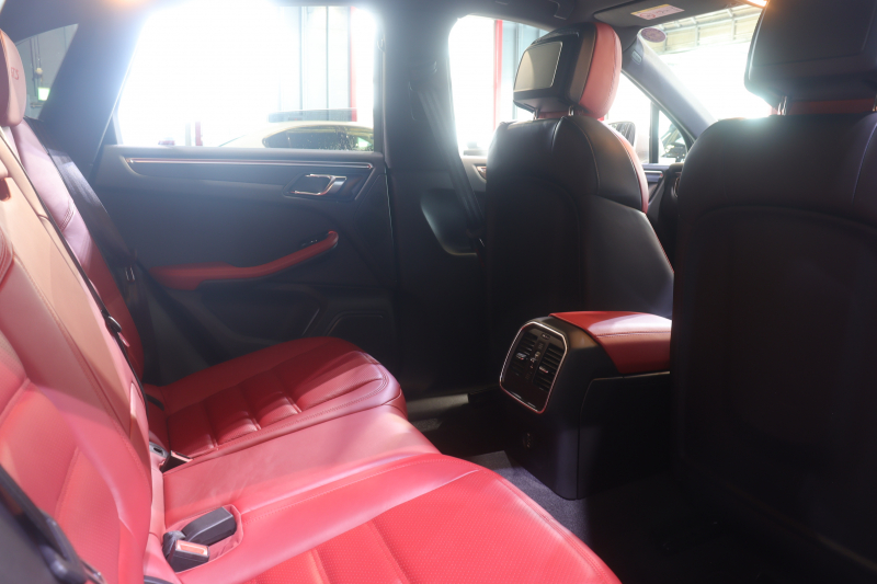 ポルシェ マカン GTS ｽﾎﾟｰﾂｸﾛﾉP　PASM ﾂｰﾄﾝﾚｻﾞｰｲﾝﾃﾘｱ(ﾌﾞﾗｯｸ/ﾚｯﾄﾞ) PCMﾅﾋﾞ CarPlay ｱｸﾃｨﾌﾞｸﾙｺﾝ ｽﾎﾟｰﾂｴｸﾞｿﾞｰｽﾄ LEDﾍｯﾄﾞﾗｲﾄ ｴﾝﾄﾘｰﾄﾞﾗｲﾌﾞ 20ｲﾝﾁRSｽﾊﾟｲﾀﾞｰAW　2年保証