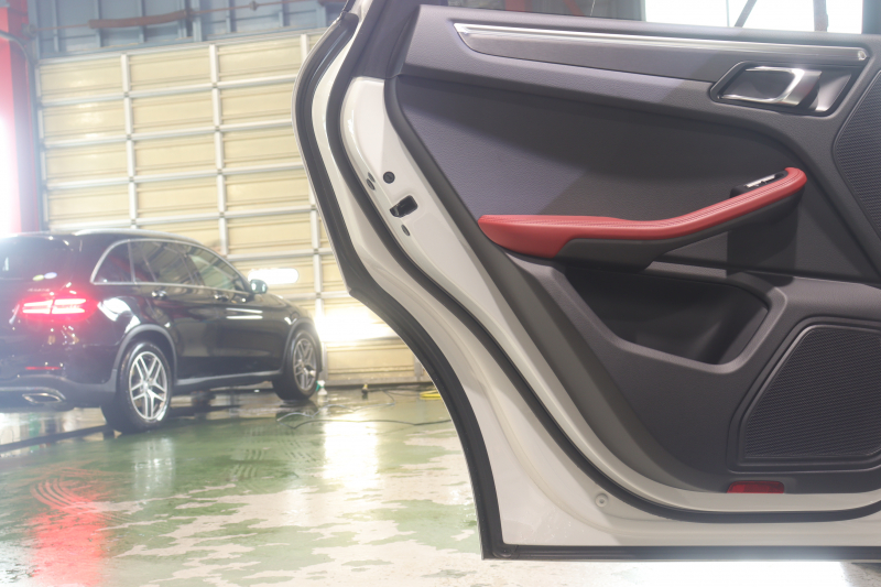 ポルシェ マカン GTS ｽﾎﾟｰﾂｸﾛﾉP　PASM ﾂｰﾄﾝﾚｻﾞｰｲﾝﾃﾘｱ(ﾌﾞﾗｯｸ/ﾚｯﾄﾞ) PCMﾅﾋﾞ CarPlay ｱｸﾃｨﾌﾞｸﾙｺﾝ ｽﾎﾟｰﾂｴｸﾞｿﾞｰｽﾄ LEDﾍｯﾄﾞﾗｲﾄ ｴﾝﾄﾘｰﾄﾞﾗｲﾌﾞ 20ｲﾝﾁRSｽﾊﾟｲﾀﾞｰAW　2年保証