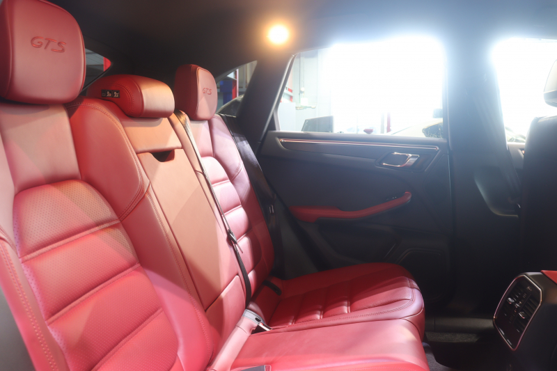 ポルシェ マカン GTS ｽﾎﾟｰﾂｸﾛﾉP　PASM ﾂｰﾄﾝﾚｻﾞｰｲﾝﾃﾘｱ(ﾌﾞﾗｯｸ/ﾚｯﾄﾞ) PCMﾅﾋﾞ CarPlay ｱｸﾃｨﾌﾞｸﾙｺﾝ ｽﾎﾟｰﾂｴｸﾞｿﾞｰｽﾄ LEDﾍｯﾄﾞﾗｲﾄ ｴﾝﾄﾘｰﾄﾞﾗｲﾌﾞ 20ｲﾝﾁRSｽﾊﾟｲﾀﾞｰAW　2年保証