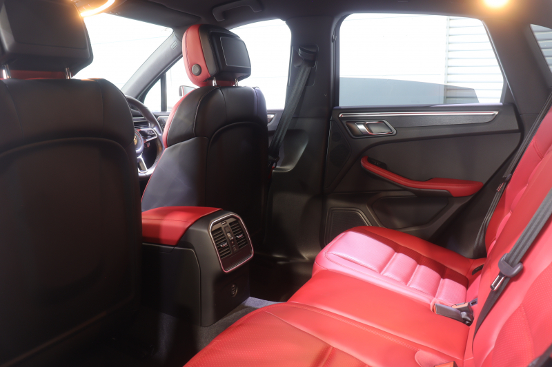 ポルシェ マカン GTS ｽﾎﾟｰﾂｸﾛﾉP　PASM ﾂｰﾄﾝﾚｻﾞｰｲﾝﾃﾘｱ(ﾌﾞﾗｯｸ/ﾚｯﾄﾞ) PCMﾅﾋﾞ CarPlay ｱｸﾃｨﾌﾞｸﾙｺﾝ ｽﾎﾟｰﾂｴｸﾞｿﾞｰｽﾄ LEDﾍｯﾄﾞﾗｲﾄ ｴﾝﾄﾘｰﾄﾞﾗｲﾌﾞ 20ｲﾝﾁRSｽﾊﾟｲﾀﾞｰAW　2年保証