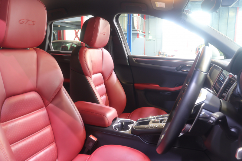 ポルシェ マカン GTS ｽﾎﾟｰﾂｸﾛﾉP　PASM ﾂｰﾄﾝﾚｻﾞｰｲﾝﾃﾘｱ(ﾌﾞﾗｯｸ/ﾚｯﾄﾞ) PCMﾅﾋﾞ CarPlay ｱｸﾃｨﾌﾞｸﾙｺﾝ ｽﾎﾟｰﾂｴｸﾞｿﾞｰｽﾄ LEDﾍｯﾄﾞﾗｲﾄ ｴﾝﾄﾘｰﾄﾞﾗｲﾌﾞ 20ｲﾝﾁRSｽﾊﾟｲﾀﾞｰAW　2年保証
