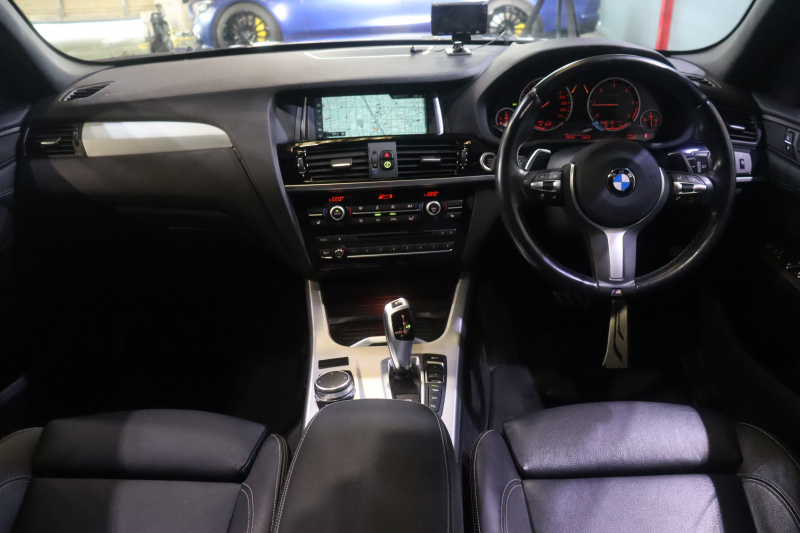 BMW X3 ﾌﾞﾗｯｸｱｳﾄ　310台限定車 ﾄﾞﾗｲﾋﾞﾝｸﾞｱｼｽﾄﾌﾟﾗｽ ｱｸﾃｨﾌﾞｸﾙｺﾝ ﾌﾞﾗｯｸﾚｻﾞｰｼｰﾄ ﾊﾟﾉﾗﾏｻﾝﾙｰﾌ 第5世代iDriveﾅﾋﾞ HIFiｻｳﾝﾄﾞ ﾌﾙｾｸﾞTV ﾍｯﾄﾞｱｯﾌﾟﾃﾞｨｽﾌﾟﾚｲ 360ｶﾒﾗ  専用ｴｸｽﾃﾘｱ　2年保証