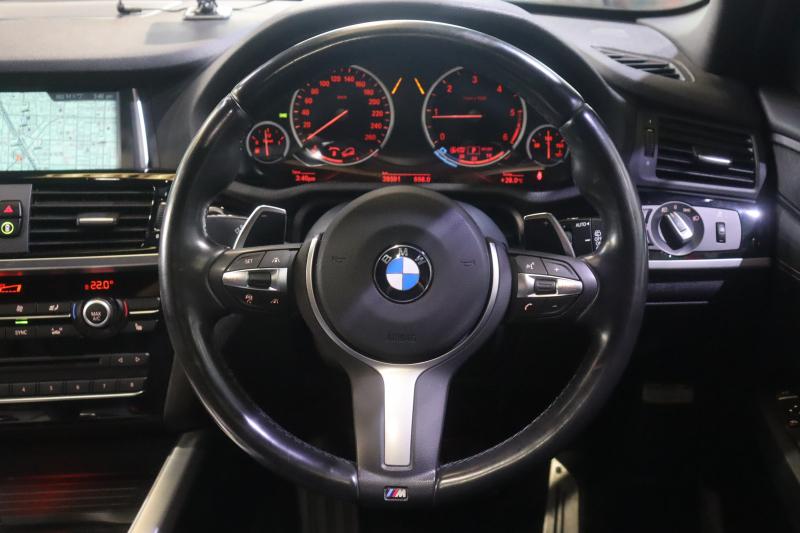 BMW X3 ﾌﾞﾗｯｸｱｳﾄ　310台限定車 ﾄﾞﾗｲﾋﾞﾝｸﾞｱｼｽﾄﾌﾟﾗｽ ｱｸﾃｨﾌﾞｸﾙｺﾝ ﾌﾞﾗｯｸﾚｻﾞｰｼｰﾄ ﾊﾟﾉﾗﾏｻﾝﾙｰﾌ 第5世代iDriveﾅﾋﾞ HIFiｻｳﾝﾄﾞ ﾌﾙｾｸﾞTV ﾍｯﾄﾞｱｯﾌﾟﾃﾞｨｽﾌﾟﾚｲ 360ｶﾒﾗ  専用ｴｸｽﾃﾘｱ　2年保証