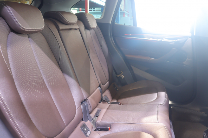 BMW X1 xDrive 18d Xﾗｲﾝ ﾊｲﾗｲﾝ&ｺﾝﾌｫｰﾄP ｱﾄﾞﾊﾞﾝｽﾄﾞｱｸﾃｨﾌﾞSP　中期 ﾀﾞｺﾀﾚｻﾞｰ(ﾓｶ) 第6世代iDriveﾅﾋ ｱｸﾃｨﾌﾞｸﾙｺﾝ ﾍｯﾄﾞｱｯﾌﾟﾃﾞｨｽﾌﾟﾚｲ ｽﾗｲﾃﾞｨﾝｸﾞﾘﾔｼｰﾄ LEDﾍｯﾄﾞﾗｲﾄ 専用ｴｸｽﾃﾘｱ&18ｲﾝﾁｱﾙﾐ 自動Rｹﾞｰﾄ　2年保証