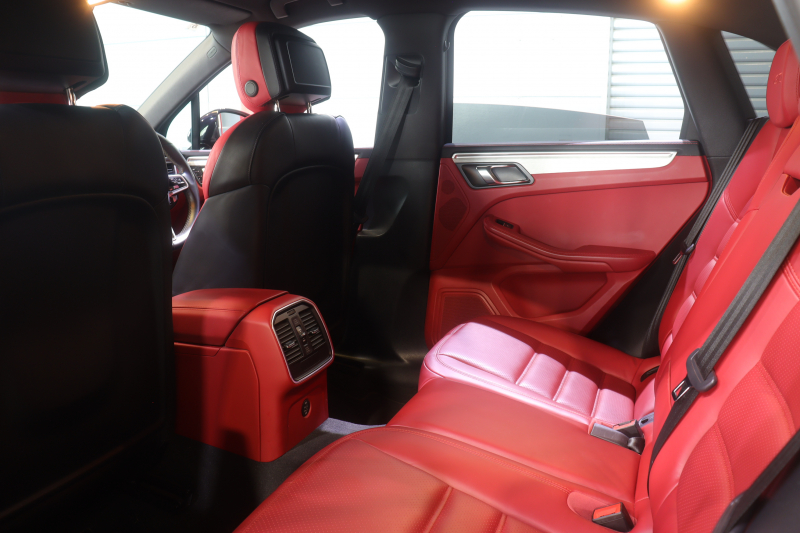 ポルシェ マカン GTS ｽﾎﾟｰﾂｸﾛﾉP　PASM ﾂｰﾄﾝﾚｻﾞｰｲﾝﾃﾘｱ(ﾌﾞﾗｯｸ/ﾚｯﾄﾞ) PCMﾅﾋﾞ CarPlay ｱｸﾃｨﾌﾞｸﾙｺﾝ ｽﾎﾟｰﾂｴｸﾞｿﾞｰｽﾄ LEDﾍｯﾄﾞﾗｲﾄ ｴﾝﾄﾘｰﾄﾞﾗｲﾌﾞ 20ｲﾝﾁRSｽﾊﾟｲﾀﾞｰAW　2年保証