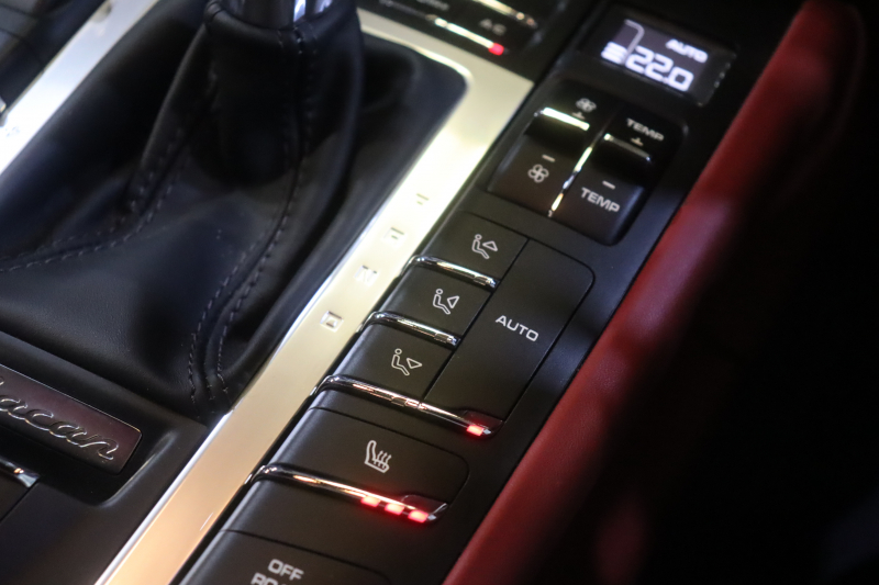 ポルシェ マカン GTS ｽﾎﾟｰﾂｸﾛﾉP　PASM ﾂｰﾄﾝﾚｻﾞｰｲﾝﾃﾘｱ(ﾌﾞﾗｯｸ/ﾚｯﾄﾞ) PCMﾅﾋﾞ CarPlay ｱｸﾃｨﾌﾞｸﾙｺﾝ ｽﾎﾟｰﾂｴｸﾞｿﾞｰｽﾄ LEDﾍｯﾄﾞﾗｲﾄ ｴﾝﾄﾘｰﾄﾞﾗｲﾌﾞ 20ｲﾝﾁRSｽﾊﾟｲﾀﾞｰAW　2年保証