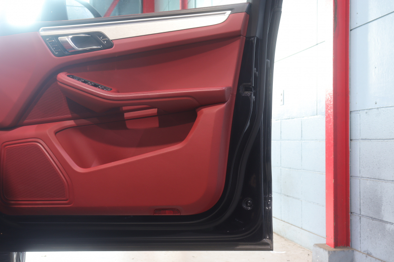 ポルシェ マカン GTS ｽﾎﾟｰﾂｸﾛﾉP　PASM ﾂｰﾄﾝﾚｻﾞｰｲﾝﾃﾘｱ(ﾌﾞﾗｯｸ/ﾚｯﾄﾞ) PCMﾅﾋﾞ CarPlay ｱｸﾃｨﾌﾞｸﾙｺﾝ ｽﾎﾟｰﾂｴｸﾞｿﾞｰｽﾄ LEDﾍｯﾄﾞﾗｲﾄ ｴﾝﾄﾘｰﾄﾞﾗｲﾌﾞ 20ｲﾝﾁRSｽﾊﾟｲﾀﾞｰAW　2年保証