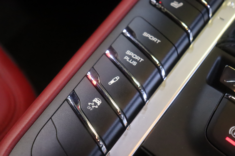 ポルシェ マカン GTS ｽﾎﾟｰﾂｸﾛﾉP　PASM ﾂｰﾄﾝﾚｻﾞｰｲﾝﾃﾘｱ(ﾌﾞﾗｯｸ/ﾚｯﾄﾞ) PCMﾅﾋﾞ CarPlay ｱｸﾃｨﾌﾞｸﾙｺﾝ ｽﾎﾟｰﾂｴｸﾞｿﾞｰｽﾄ LEDﾍｯﾄﾞﾗｲﾄ ｴﾝﾄﾘｰﾄﾞﾗｲﾌﾞ 20ｲﾝﾁRSｽﾊﾟｲﾀﾞｰAW　2年保証