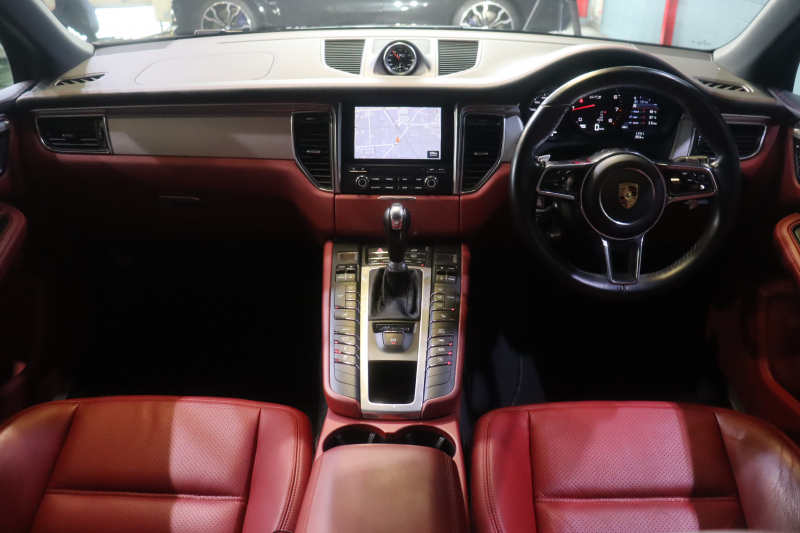ポルシェ マカン GTS ｽﾎﾟｰﾂｸﾛﾉP　PASM ﾂｰﾄﾝﾚｻﾞｰｲﾝﾃﾘｱ(ﾌﾞﾗｯｸ/ﾚｯﾄﾞ) PCMﾅﾋﾞ CarPlay ｱｸﾃｨﾌﾞｸﾙｺﾝ ｽﾎﾟｰﾂｴｸﾞｿﾞｰｽﾄ LEDﾍｯﾄﾞﾗｲﾄ ｴﾝﾄﾘｰﾄﾞﾗｲﾌﾞ 20ｲﾝﾁRSｽﾊﾟｲﾀﾞｰAW　2年保証