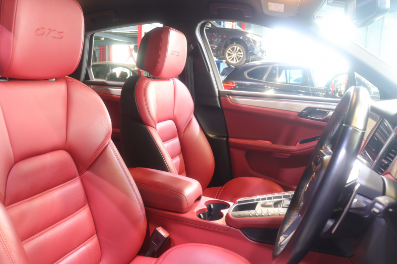 ポルシェ マカン GTS ｽﾎﾟｰﾂｸﾛﾉP　PASM ﾂｰﾄﾝﾚｻﾞｰｲﾝﾃﾘｱ(ﾌﾞﾗｯｸ/ﾚｯﾄﾞ) PCMﾅﾋﾞ CarPlay ｱｸﾃｨﾌﾞｸﾙｺﾝ ｽﾎﾟｰﾂｴｸﾞｿﾞｰｽﾄ LEDﾍｯﾄﾞﾗｲﾄ ｴﾝﾄﾘｰﾄﾞﾗｲﾌﾞ 20ｲﾝﾁRSｽﾊﾟｲﾀﾞｰAW　2年保証