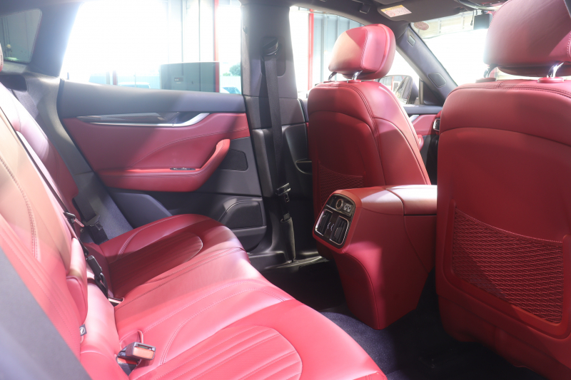 マセラティ レヴァンテ S　ﾚｯﾄﾞﾚｻﾞｰｼｰﾄ ｼｰﾄﾋｰﾀｰ ﾍﾞﾝﾁﾚｰｼｮﾝ ﾊﾟﾉﾗﾏｻﾝﾙｰﾌ MTCﾅﾋﾞ CarPlay ﾌﾙｾｸﾞTV ﾌﾟｯｼｭｽﾀｰﾄ ｱｸﾃｨﾌﾞｸﾙｺﾝ ﾚｰﾝｾﾝｽ  ﾌﾞﾗｲﾝﾄﾞｽﾎﾟｯﾄﾓﾆﾀｰ 360ｶﾒﾗ 自動ﾘｱｹﾞｰﾄ 21ｲﾝﾁｱﾝﾃｰｵAW　2年保証