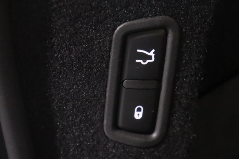 マセラティ レヴァンテ S　ﾚｯﾄﾞﾚｻﾞｰｼｰﾄ ｼｰﾄﾋｰﾀｰ ﾍﾞﾝﾁﾚｰｼｮﾝ ﾊﾟﾉﾗﾏｻﾝﾙｰﾌ MTCﾅﾋﾞ CarPlay ﾌﾙｾｸﾞTV ﾌﾟｯｼｭｽﾀｰﾄ ｱｸﾃｨﾌﾞｸﾙｺﾝ ﾚｰﾝｾﾝｽ  ﾌﾞﾗｲﾝﾄﾞｽﾎﾟｯﾄﾓﾆﾀｰ 360ｶﾒﾗ 自動ﾘｱｹﾞｰﾄ 21ｲﾝﾁｱﾝﾃｰｵAW　2年保証
