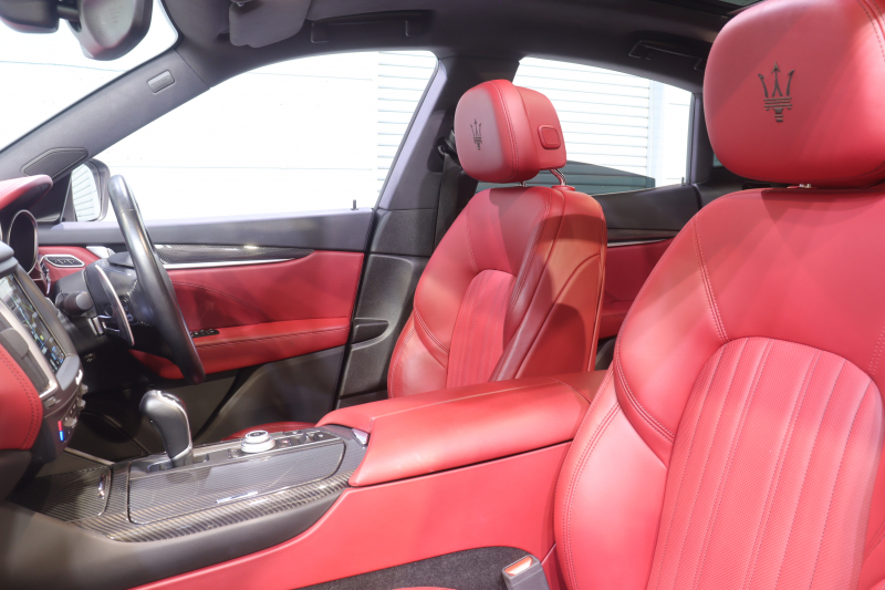 マセラティ レヴァンテ S　ﾚｯﾄﾞﾚｻﾞｰｼｰﾄ ｼｰﾄﾋｰﾀｰ ﾍﾞﾝﾁﾚｰｼｮﾝ ﾊﾟﾉﾗﾏｻﾝﾙｰﾌ MTCﾅﾋﾞ CarPlay ﾌﾙｾｸﾞTV ﾌﾟｯｼｭｽﾀｰﾄ ｱｸﾃｨﾌﾞｸﾙｺﾝ ﾚｰﾝｾﾝｽ  ﾌﾞﾗｲﾝﾄﾞｽﾎﾟｯﾄﾓﾆﾀｰ 360ｶﾒﾗ 自動ﾘｱｹﾞｰﾄ 21ｲﾝﾁｱﾝﾃｰｵAW　2年保証