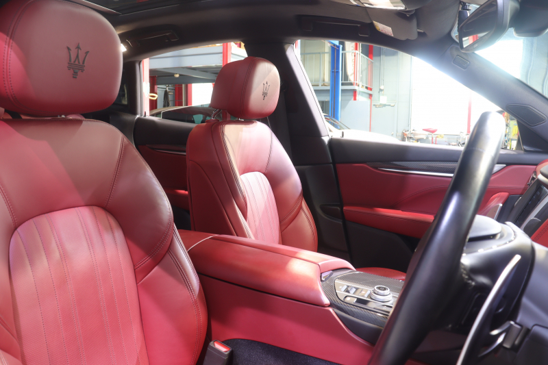 マセラティ レヴァンテ S　ﾚｯﾄﾞﾚｻﾞｰｼｰﾄ ｼｰﾄﾋｰﾀｰ ﾍﾞﾝﾁﾚｰｼｮﾝ ﾊﾟﾉﾗﾏｻﾝﾙｰﾌ MTCﾅﾋﾞ CarPlay ﾌﾙｾｸﾞTV ﾌﾟｯｼｭｽﾀｰﾄ ｱｸﾃｨﾌﾞｸﾙｺﾝ ﾚｰﾝｾﾝｽ  ﾌﾞﾗｲﾝﾄﾞｽﾎﾟｯﾄﾓﾆﾀｰ 360ｶﾒﾗ 自動ﾘｱｹﾞｰﾄ 21ｲﾝﾁｱﾝﾃｰｵAW　2年保証