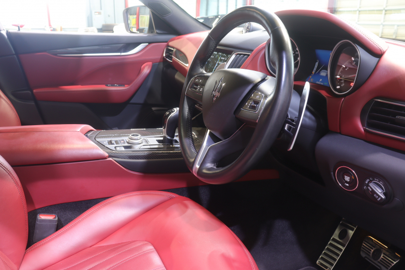 マセラティ レヴァンテ S　ﾚｯﾄﾞﾚｻﾞｰｼｰﾄ ｼｰﾄﾋｰﾀｰ ﾍﾞﾝﾁﾚｰｼｮﾝ ﾊﾟﾉﾗﾏｻﾝﾙｰﾌ MTCﾅﾋﾞ CarPlay ﾌﾙｾｸﾞTV ﾌﾟｯｼｭｽﾀｰﾄ ｱｸﾃｨﾌﾞｸﾙｺﾝ ﾚｰﾝｾﾝｽ  ﾌﾞﾗｲﾝﾄﾞｽﾎﾟｯﾄﾓﾆﾀｰ 360ｶﾒﾗ 自動ﾘｱｹﾞｰﾄ 21ｲﾝﾁｱﾝﾃｰｵAW　2年保証
