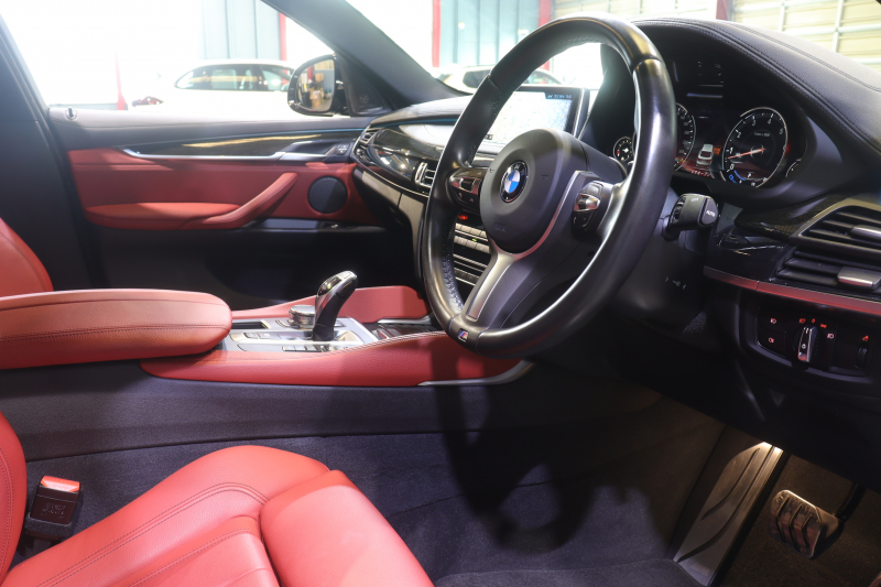 BMW X6 xDrive 35i Mｽﾎﾟｰﾂ ﾌﾟﾗｲﾑ＆ｾﾚｸﾄP　ACC 赤革 ｻﾝﾙｰﾌ 純正ﾅﾋﾞTV harman/kardonｻｳﾝﾄﾞ ｿﾌﾄｸﾛｰｽﾞﾄﾞﾄﾞｱ ﾍｯﾄﾞｱｯﾌﾟﾃﾞｨｽﾌﾟﾚｲ LEDﾍｯﾄﾞﾗｲﾄ Mｴｱﾛ&20AW　2年保証付