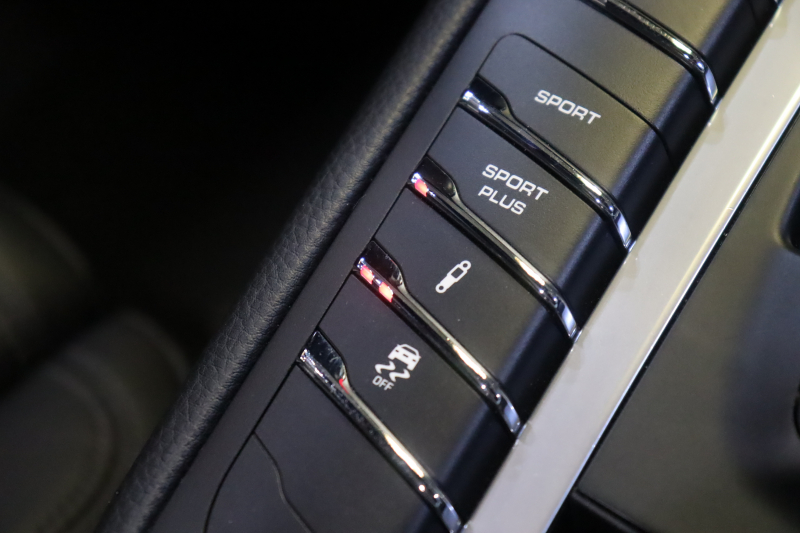 ポルシェ マカン GTS ｽﾎﾟｰﾂｸﾛﾉ&ﾊｲｸﾞﾛｽﾌﾞﾗｯｸｲﾝﾃﾘｱPKG　14Way黒革 ｼｰﾄﾋｰﾀｰ ﾊﾟﾉﾗﾏｻﾝﾙｰﾌ PCMﾅﾋﾞTV Carplay ｽﾎﾟｰﾂｴｸﾞｿﾞｰｽﾄ PDLS＋LEDﾍｯﾄﾞﾗｲﾄ RSｽﾊﾟｲﾀﾞｰ20AW　2年保証付