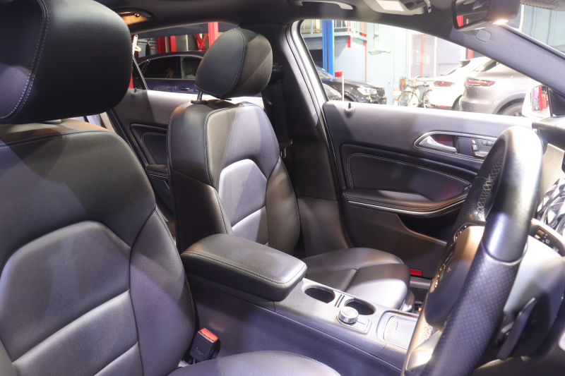 メルセデスベンツ GLA GLA220 4MATIC ﾌﾟﾚﾐｱﾑ&ﾚｰﾀﾞｰPKG　後期ﾓﾃﾞﾙ ACC 黒革 ﾊﾟﾉﾗﾏｻﾝﾙｰﾌ 8ｲﾝﾁﾜｲﾄﾞﾅﾋﾞ CarPlay harman/kardonｻｳﾝﾄﾞ LEDﾍｯﾄﾞﾗｲﾄ 自動ﾘｱｹﾞｰﾄ 18ｲﾝﾁAW　2年保証付