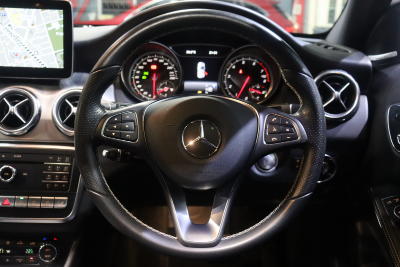 メルセデスベンツ GLA GLA220 4MATIC ﾌﾟﾚﾐｱﾑ&ﾚｰﾀﾞｰPKG　後期ﾓﾃﾞﾙ ACC 黒革 ﾊﾟﾉﾗﾏｻﾝﾙｰﾌ 8ｲﾝﾁﾜｲﾄﾞﾅﾋﾞ CarPlay harman/kardonｻｳﾝﾄﾞ LEDﾍｯﾄﾞﾗｲﾄ 自動ﾘｱｹﾞｰﾄ 18ｲﾝﾁAW　2年保証付