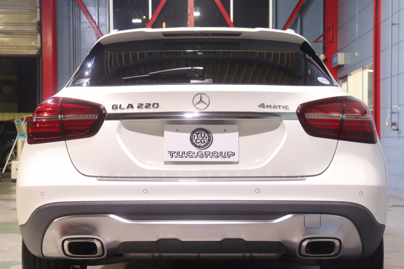 メルセデスベンツ GLA GLA220 4MATIC ﾌﾟﾚﾐｱﾑ&ﾚｰﾀﾞｰPKG　後期ﾓﾃﾞﾙ ACC 黒革 ﾊﾟﾉﾗﾏｻﾝﾙｰﾌ 8ｲﾝﾁﾜｲﾄﾞﾅﾋﾞ CarPlay harman/kardonｻｳﾝﾄﾞ LEDﾍｯﾄﾞﾗｲﾄ 自動ﾘｱｹﾞｰﾄ 18ｲﾝﾁAW　2年保証付