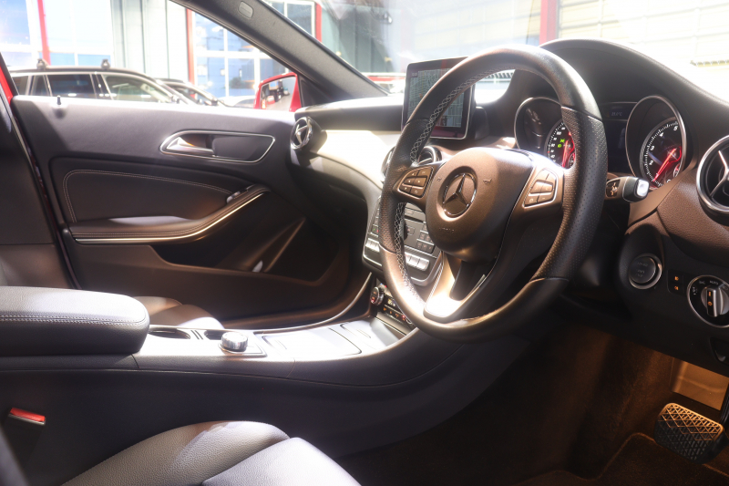 メルセデスベンツ GLA GLA220 4MATIC ﾚｰﾀﾞｰSP　後期ﾓﾃﾞﾙ 黒革 ｼｰﾄﾋｰﾀｰ 純正HDDﾅﾋﾞ TV Bｶﾒﾗ Blouetoothｵｰﾃﾞｨｵ LEDﾍｯﾄﾞﾗｲﾄ ｱｸﾃｨﾌﾞｸﾙｺﾝ 自動ﾘｱｹﾞｰﾄ 純正18ｲﾝﾁAW　2年保証