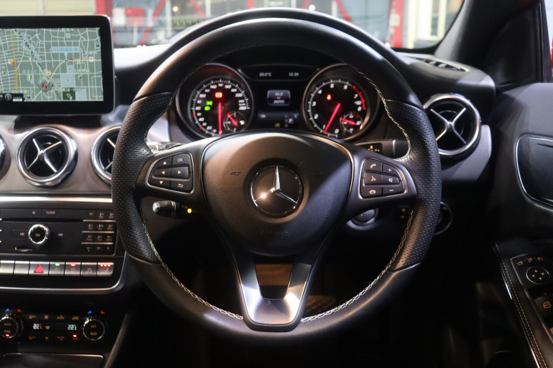 メルセデスベンツ GLA GLA220 4MATIC ﾚｰﾀﾞｰSP　後期ﾓﾃﾞﾙ 黒革 ｼｰﾄﾋｰﾀｰ 純正HDDﾅﾋﾞ TV Bｶﾒﾗ Blouetoothｵｰﾃﾞｨｵ LEDﾍｯﾄﾞﾗｲﾄ ｱｸﾃｨﾌﾞｸﾙｺﾝ 自動ﾘｱｹﾞｰﾄ 純正18ｲﾝﾁAW　2年保証