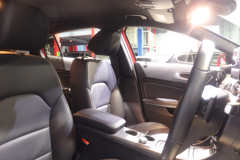 メルセデスベンツ GLA GLA220 4MATIC ﾚｰﾀﾞｰSP　後期ﾓﾃﾞﾙ 黒革 ｼｰﾄﾋｰﾀｰ 純正HDDﾅﾋﾞ TV Bｶﾒﾗ Blouetoothｵｰﾃﾞｨｵ LEDﾍｯﾄﾞﾗｲﾄ ｱｸﾃｨﾌﾞｸﾙｺﾝ 自動ﾘｱｹﾞｰﾄ 純正18ｲﾝﾁAW　2年保証