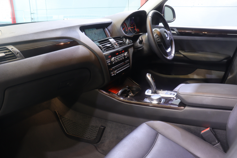 BMW X3 xDrive 20i Xﾗｲﾝ　ｺﾝﾌｫｰﾄA ｲﾝﾃﾘｼﾞｪﾝﾄS 後期 黒革 ﾋｰﾀｰ 第5世代Idriveﾅﾋﾞ TV 360ｶﾒﾗ Blouetoothｵｰﾃﾞｨｵ ACC LCW ｳｯﾄﾞｲﾝﾃﾘｱﾊﾟﾈﾙ 自動Rｹﾞｰﾄ 純正18ｲﾝﾁAW　2年保証付