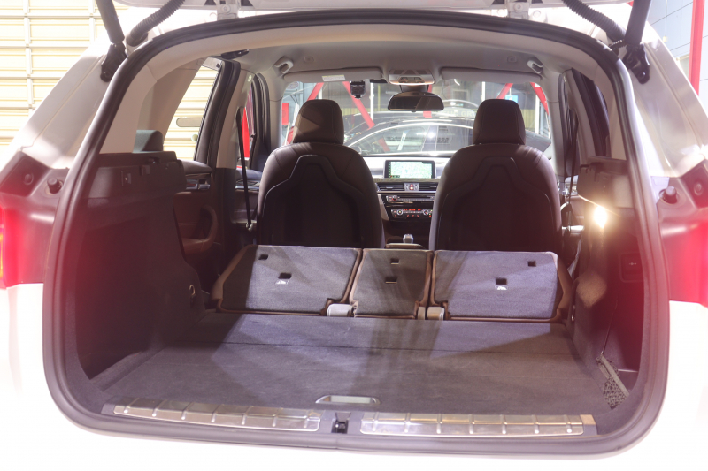 BMW X1 X1 xDrive 18d Xﾗｲﾝ ﾊｲﾗｲﾝ&ｺﾝﾌｫｰﾄP　ﾄﾞﾗｲﾋﾞﾝｸﾞｱｼｽﾄﾌﾟﾗｽ ﾓｶﾚｻﾞｰ 純正ﾅﾋﾞ ﾍｯﾄﾞｱｯﾌﾟﾃﾞｨｽﾌﾟﾚｲ ｱｸﾃｨﾌﾞｸﾙｺﾝ LEDﾍｯﾄﾞﾗｲﾄ ｱﾝﾋﾞｴﾝﾄﾗｲﾄ 専用ｴｸｽﾃﾘｱ ｳｯﾄﾞｲﾝﾃﾘｱﾄﾘﾑ OP19ｲﾝﾁAW 有償色　2年保証