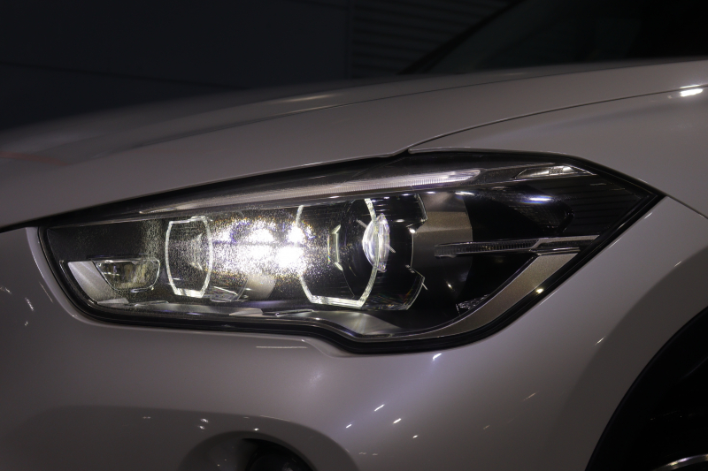 BMW X1 X1 xDrive 18d Xﾗｲﾝ ﾊｲﾗｲﾝ&ｺﾝﾌｫｰﾄP　ﾄﾞﾗｲﾋﾞﾝｸﾞｱｼｽﾄﾌﾟﾗｽ ﾓｶﾚｻﾞｰ 純正ﾅﾋﾞ ﾍｯﾄﾞｱｯﾌﾟﾃﾞｨｽﾌﾟﾚｲ ｱｸﾃｨﾌﾞｸﾙｺﾝ LEDﾍｯﾄﾞﾗｲﾄ ｱﾝﾋﾞｴﾝﾄﾗｲﾄ 専用ｴｸｽﾃﾘｱ ｳｯﾄﾞｲﾝﾃﾘｱﾄﾘﾑ OP19ｲﾝﾁAW 有償色　2年保証