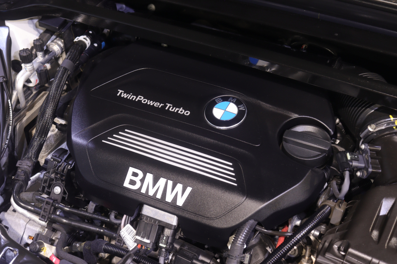 BMW X1 X1 xDrive 18d Xﾗｲﾝ ﾊｲﾗｲﾝ&ｺﾝﾌｫｰﾄP　ﾄﾞﾗｲﾋﾞﾝｸﾞｱｼｽﾄﾌﾟﾗｽ ﾓｶﾚｻﾞｰ 純正ﾅﾋﾞ ﾍｯﾄﾞｱｯﾌﾟﾃﾞｨｽﾌﾟﾚｲ ｱｸﾃｨﾌﾞｸﾙｺﾝ LEDﾍｯﾄﾞﾗｲﾄ ｱﾝﾋﾞｴﾝﾄﾗｲﾄ 専用ｴｸｽﾃﾘｱ ｳｯﾄﾞｲﾝﾃﾘｱﾄﾘﾑ OP19ｲﾝﾁAW 有償色　2年保証