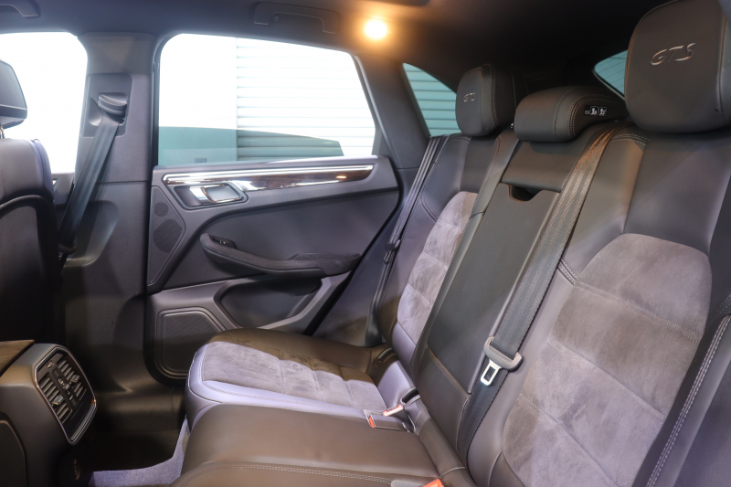 ポルシェ マカン GTS ｽﾎﾟｰﾂｸﾛﾉ&ﾀﾞｰｸｳｫｰﾙﾅｯﾄｲﾝﾃﾘｱPKG　MY17 1ｵｰﾅｰ ACC ｺﾝﾋﾞ革 ﾊﾟﾉﾗﾏｻﾝﾙｰﾌ PCMﾅﾋﾞ Carplay ｽﾎﾟｰﾂｴｸﾞｿﾞｰｽﾄ 自動Rｹﾞｰﾄ RSｽﾊﾟｲﾀﾞｰ20AW　2年保証