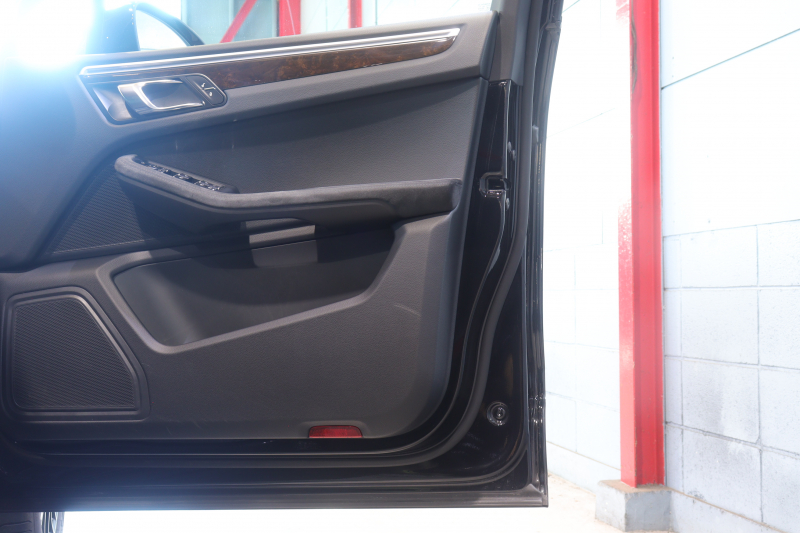 ポルシェ マカン GTS ｽﾎﾟｰﾂｸﾛﾉ&ﾀﾞｰｸｳｫｰﾙﾅｯﾄｲﾝﾃﾘｱPKG　MY17 1ｵｰﾅｰ ACC ｺﾝﾋﾞ革 ﾊﾟﾉﾗﾏｻﾝﾙｰﾌ PCMﾅﾋﾞ Carplay ｽﾎﾟｰﾂｴｸﾞｿﾞｰｽﾄ 自動Rｹﾞｰﾄ RSｽﾊﾟｲﾀﾞｰ20AW　2年保証