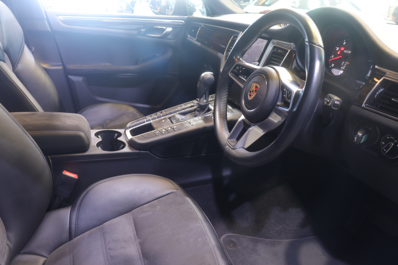 ポルシェ マカン GTS ｽﾎﾟｰﾂｸﾛﾉ&ﾀﾞｰｸｳｫｰﾙﾅｯﾄｲﾝﾃﾘｱPKG　MY17 1ｵｰﾅｰ ACC ｺﾝﾋﾞ革 ﾊﾟﾉﾗﾏｻﾝﾙｰﾌ PCMﾅﾋﾞ Carplay ｽﾎﾟｰﾂｴｸﾞｿﾞｰｽﾄ 自動Rｹﾞｰﾄ RSｽﾊﾟｲﾀﾞｰ20AW　2年保証