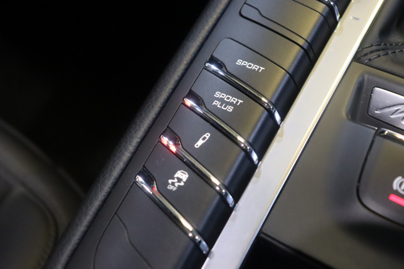 ポルシェ マカン GTS ｽﾎﾟｰﾂｸﾛﾉ&ﾀﾞｰｸｳｫｰﾙﾅｯﾄｲﾝﾃﾘｱPKG　MY17 1ｵｰﾅｰ ACC ｺﾝﾋﾞ革 ﾊﾟﾉﾗﾏｻﾝﾙｰﾌ PCMﾅﾋﾞ Carplay ｽﾎﾟｰﾂｴｸﾞｿﾞｰｽﾄ 自動Rｹﾞｰﾄ RSｽﾊﾟｲﾀﾞｰ20AW　2年保証