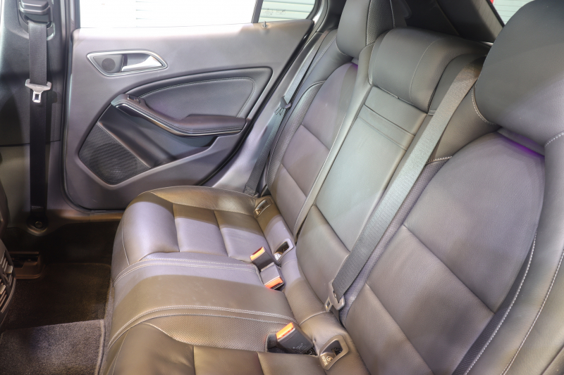 メルセデスベンツ GLA GLA220 4MATIC ﾗｸﾞｼﾞｭｱﾘｰPKG ﾚｰﾀﾞｰSP　後期最終ﾓﾃﾞﾙ ACC BSM 黒革 ﾋｰﾀｰ ﾊﾟﾉﾗﾏSR 純正ﾅﾋﾞ TV Bｶﾒﾗ Blouetoothｵｰﾃﾞｨｵ LEDﾍｯﾄﾞﾗｲﾄ 自動Rｹﾞｰﾄ 純正18ｲﾝﾁAW　2年保証