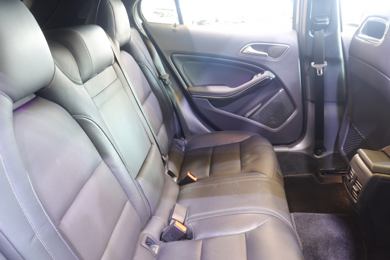 メルセデスベンツ GLA GLA220 4MATIC ﾗｸﾞｼﾞｭｱﾘｰPKG ﾚｰﾀﾞｰSP　後期最終ﾓﾃﾞﾙ ACC BSM 黒革 ﾋｰﾀｰ ﾊﾟﾉﾗﾏSR 純正ﾅﾋﾞ TV Bｶﾒﾗ Blouetoothｵｰﾃﾞｨｵ LEDﾍｯﾄﾞﾗｲﾄ 自動Rｹﾞｰﾄ 純正18ｲﾝﾁAW　2年保証