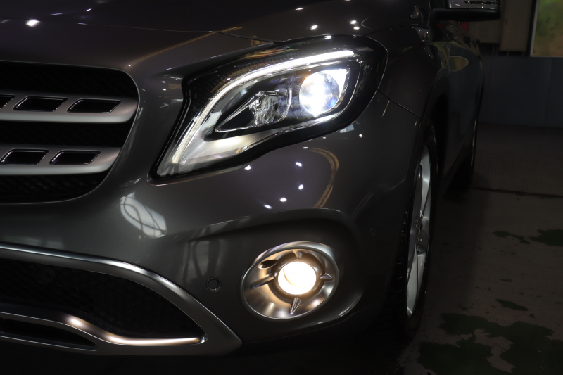 メルセデスベンツ GLA GLA220 4MATIC ﾗｸﾞｼﾞｭｱﾘｰPKG ﾚｰﾀﾞｰSP　後期最終ﾓﾃﾞﾙ ACC BSM 黒革 ﾋｰﾀｰ ﾊﾟﾉﾗﾏSR 純正ﾅﾋﾞ TV Bｶﾒﾗ Blouetoothｵｰﾃﾞｨｵ LEDﾍｯﾄﾞﾗｲﾄ 自動Rｹﾞｰﾄ 純正18ｲﾝﾁAW　2年保証
