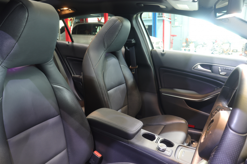 メルセデスベンツ GLA GLA220 4MATIC ﾗｸﾞｼﾞｭｱﾘｰPKG ﾚｰﾀﾞｰSP　後期最終ﾓﾃﾞﾙ ACC BSM 黒革 ﾋｰﾀｰ ﾊﾟﾉﾗﾏSR 純正ﾅﾋﾞ TV Bｶﾒﾗ Blouetoothｵｰﾃﾞｨｵ LEDﾍｯﾄﾞﾗｲﾄ 自動Rｹﾞｰﾄ 純正18ｲﾝﾁAW　2年保証